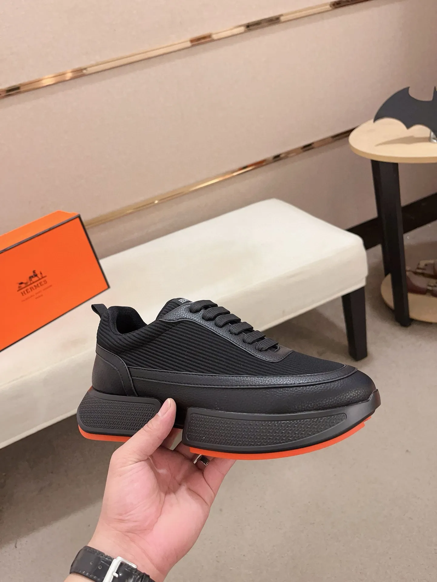 Men's clothing and shoes💰: 440💰《HERMES》【Classic original single version】Hermès; top 🔝purchasing agent🔍🔍men's latest 🇺🇸 counter sales simultaneously, imported from Italy original ▲▲cowhide ▲▲ (high-end, nobility, class) ) Exquisite workmanship (Italian 🇮🇹 imported water-dyed 🐂 cowhide lining) sole: original sole provided by the original factory, ⚠️exclusive double-layer activity·TPR·rubber·combined molded outsole; super comfortable·wear-resistant·non-slip·environmental protection The real thing is more beautiful if you take the real thing (high quality, follow the order). You can enter and exit the counter at will * Number of yards: 38-44 (45 can be customized and cannot be returned or exchanged)